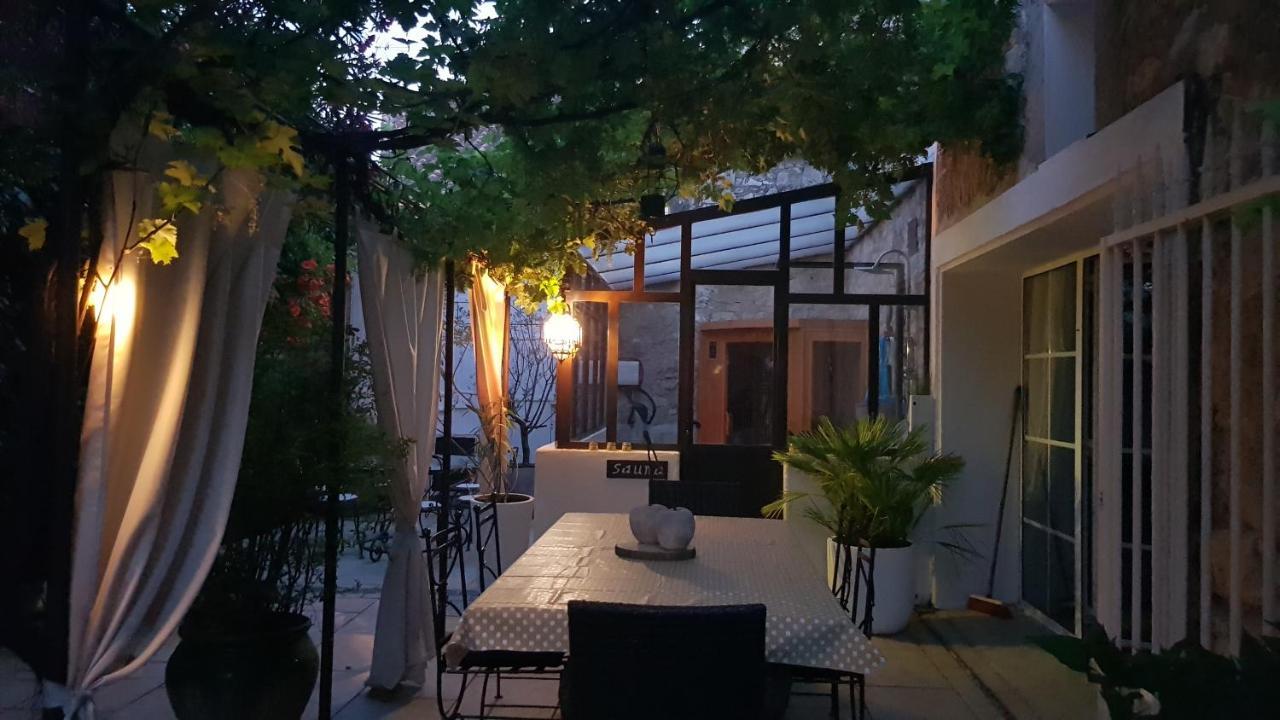 La Demeure Du Pressoir Bed & Breakfast Cuxac-dʼAude Dış mekan fotoğraf